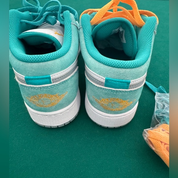 Air Jordan 1 - Picture 2 of 5